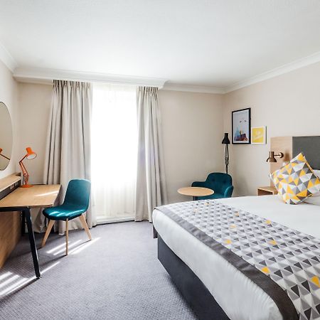 Holiday Inn Farnborough By Ihg מראה חיצוני תמונה