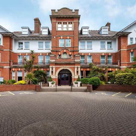 Holiday Inn Farnborough By Ihg מראה חיצוני תמונה