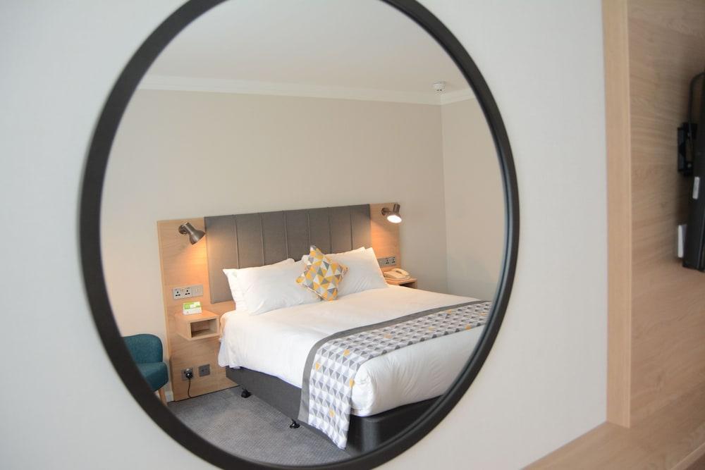 Holiday Inn Farnborough By Ihg מראה חיצוני תמונה