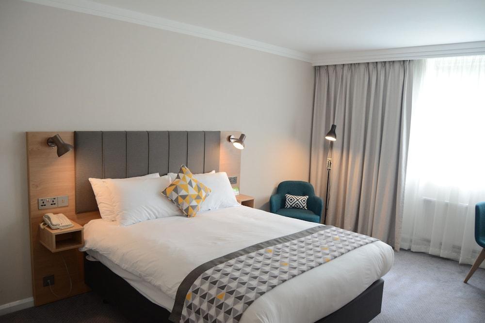 Holiday Inn Farnborough By Ihg מראה חיצוני תמונה