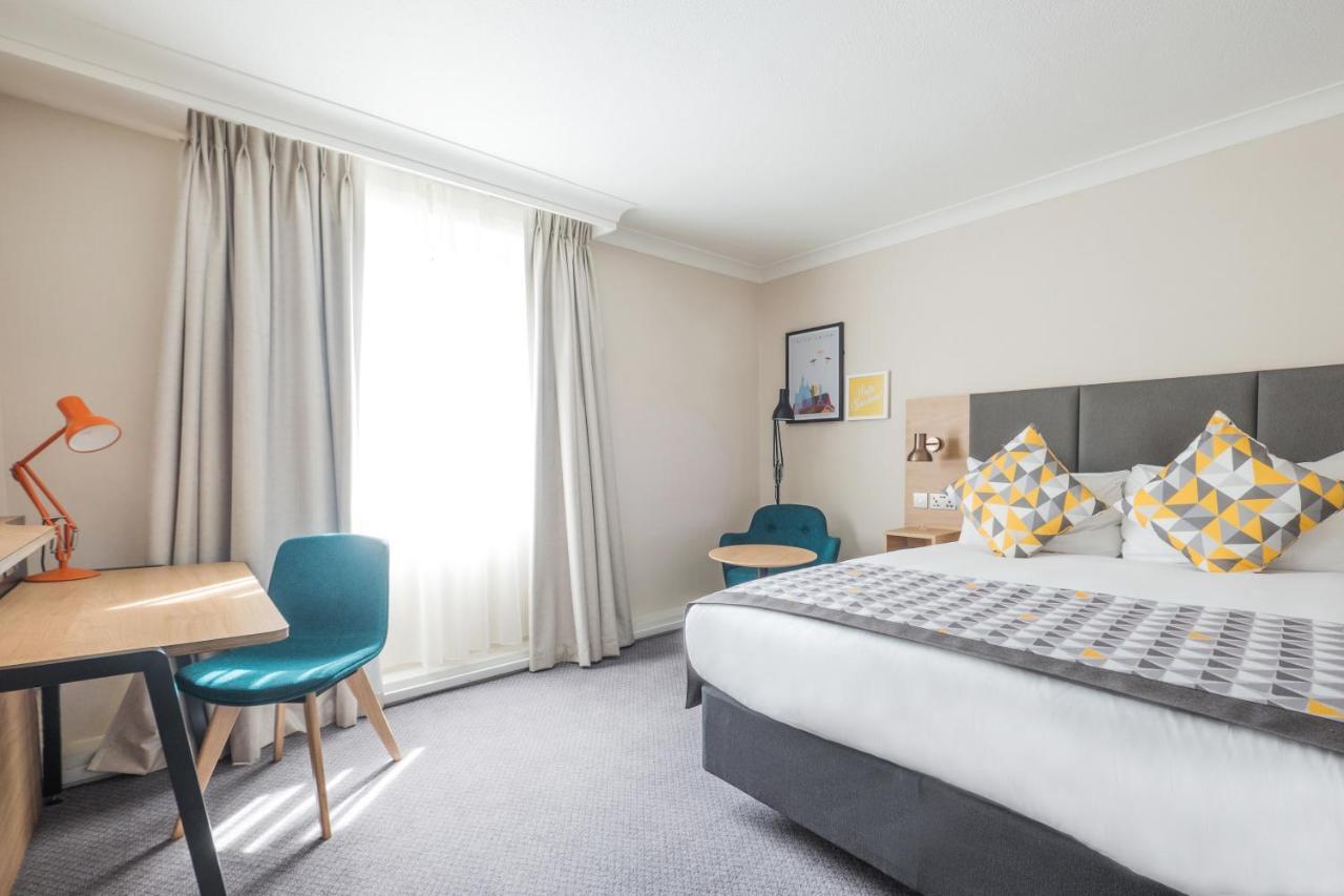 Holiday Inn Farnborough By Ihg מראה חיצוני תמונה