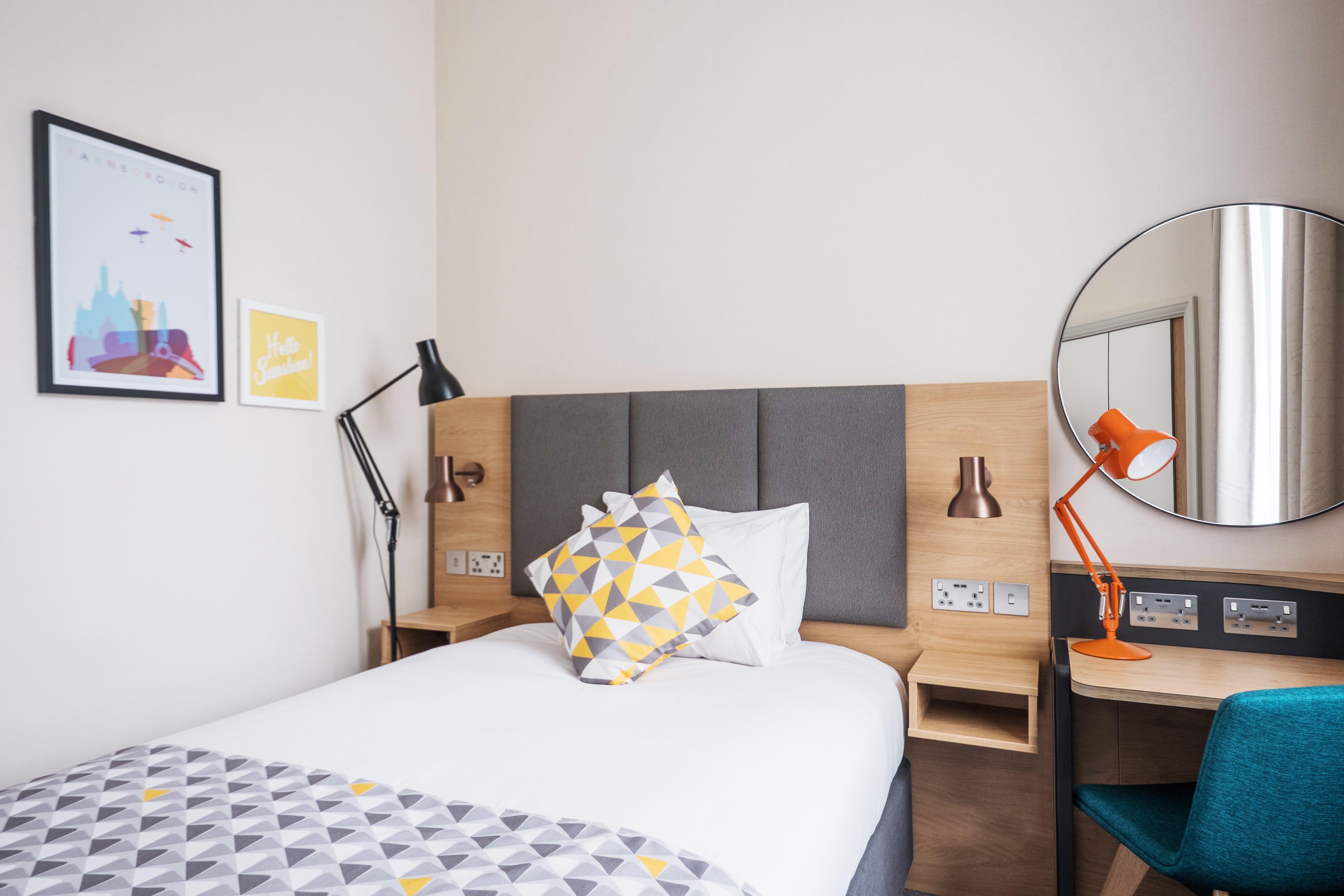 Holiday Inn Farnborough By Ihg מראה חיצוני תמונה