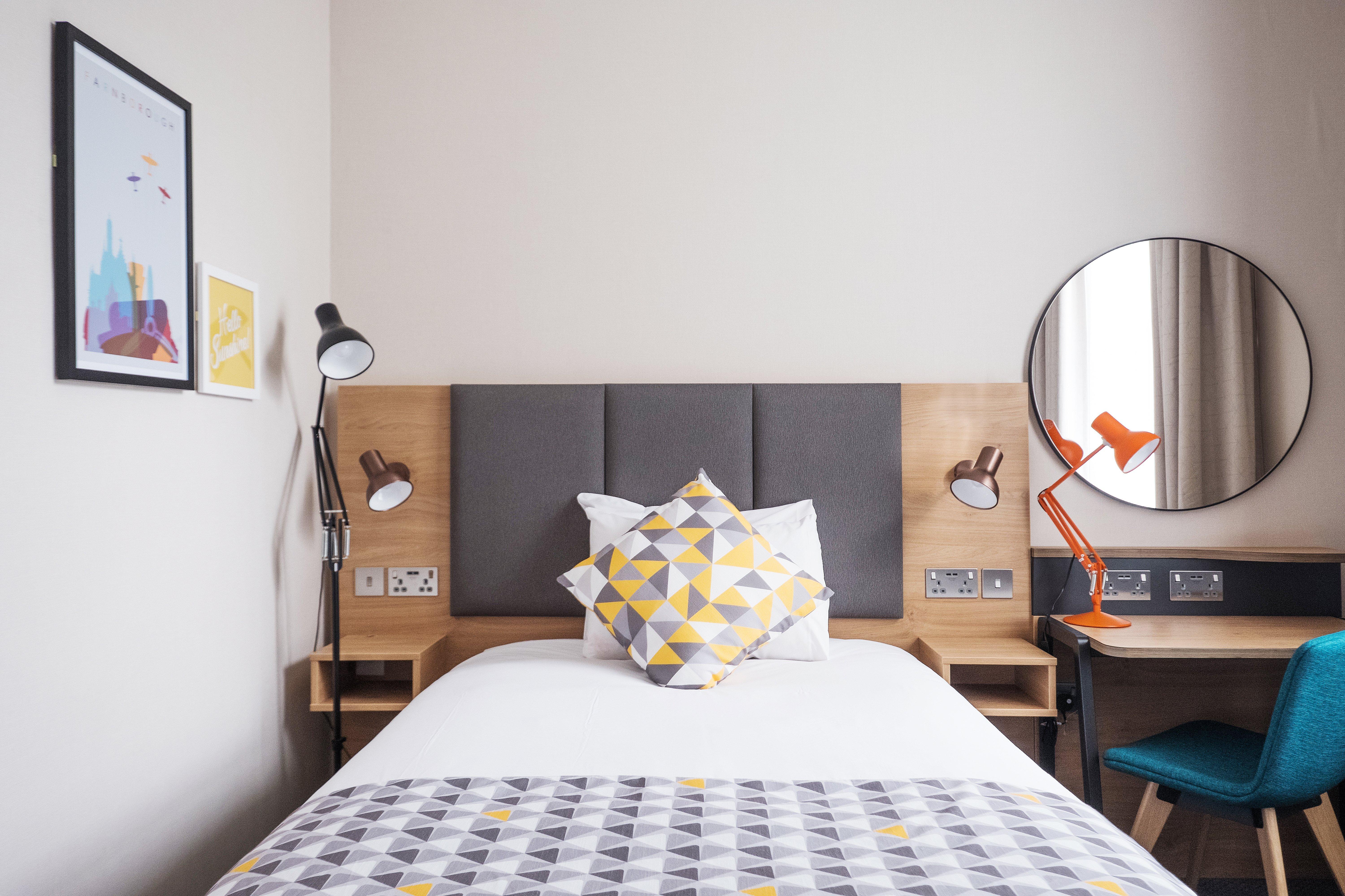 Holiday Inn Farnborough By Ihg מראה חיצוני תמונה