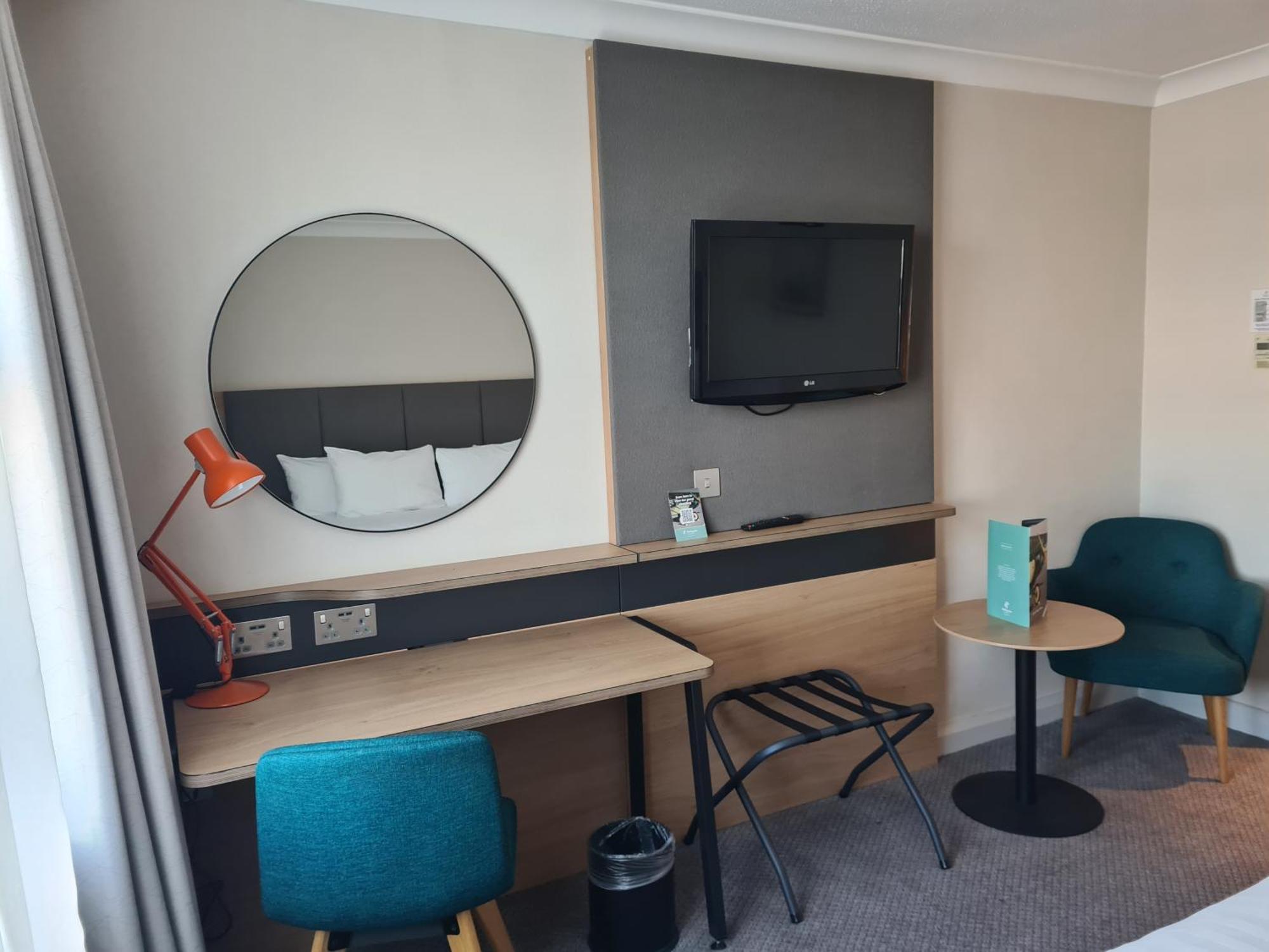 Holiday Inn Farnborough By Ihg מראה חיצוני תמונה