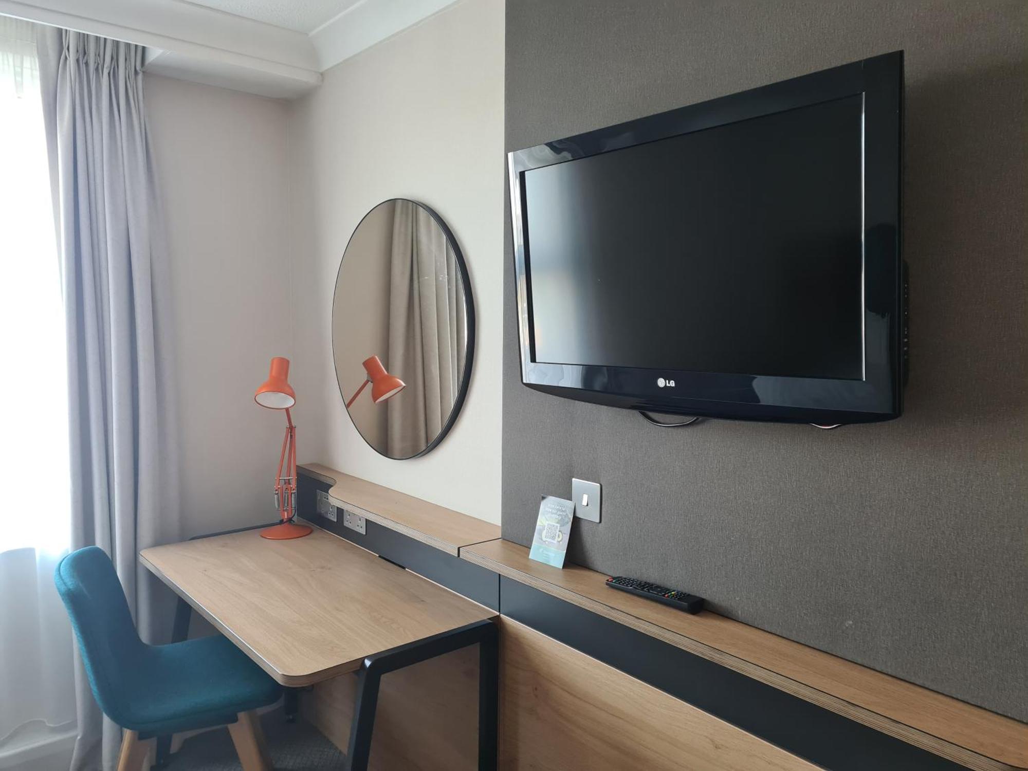 Holiday Inn Farnborough By Ihg מראה חיצוני תמונה