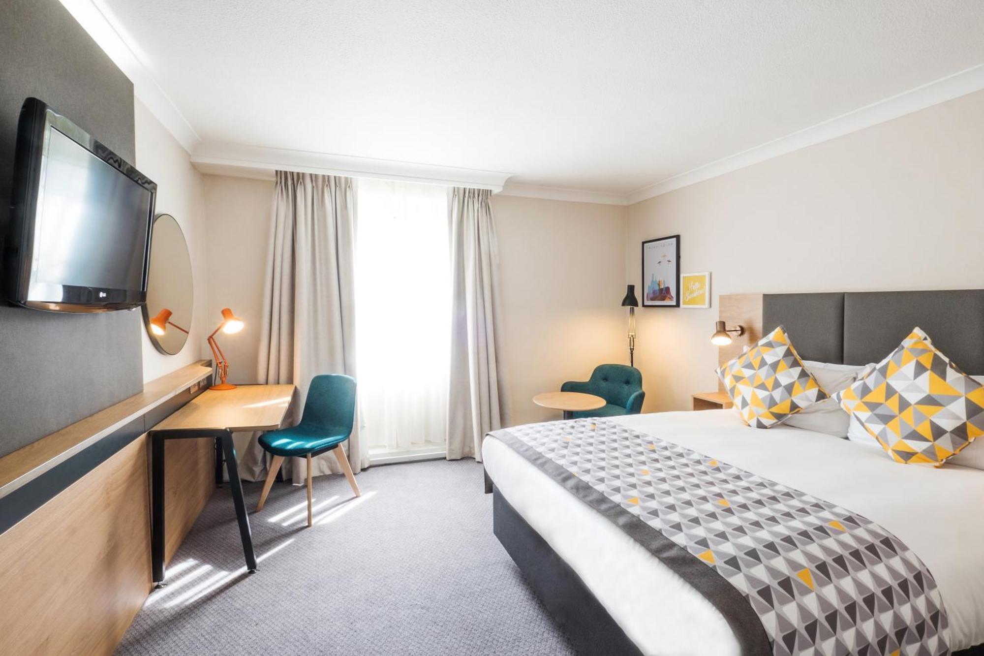 Holiday Inn Farnborough By Ihg מראה חיצוני תמונה