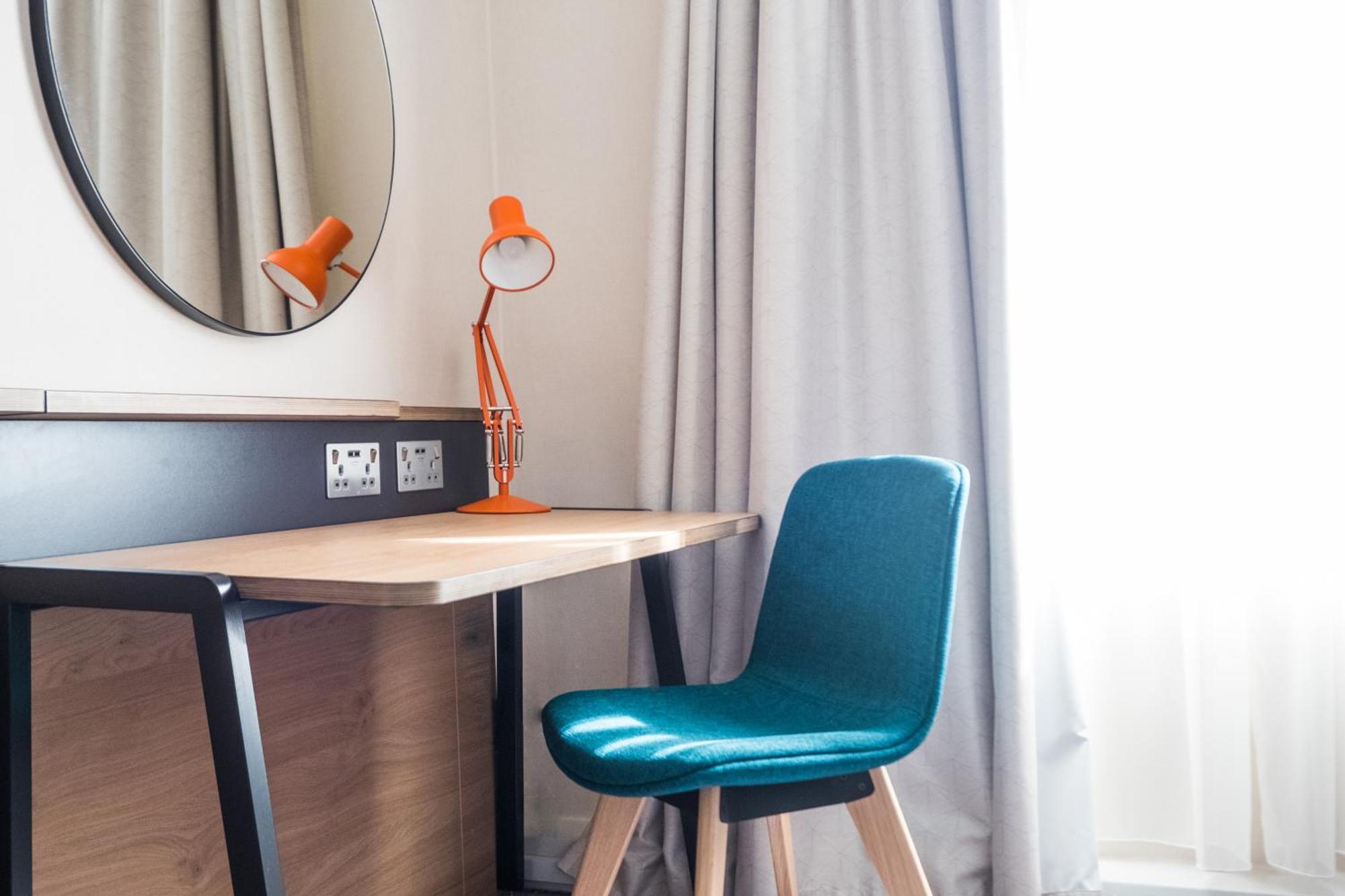 Holiday Inn Farnborough By Ihg מראה חיצוני תמונה